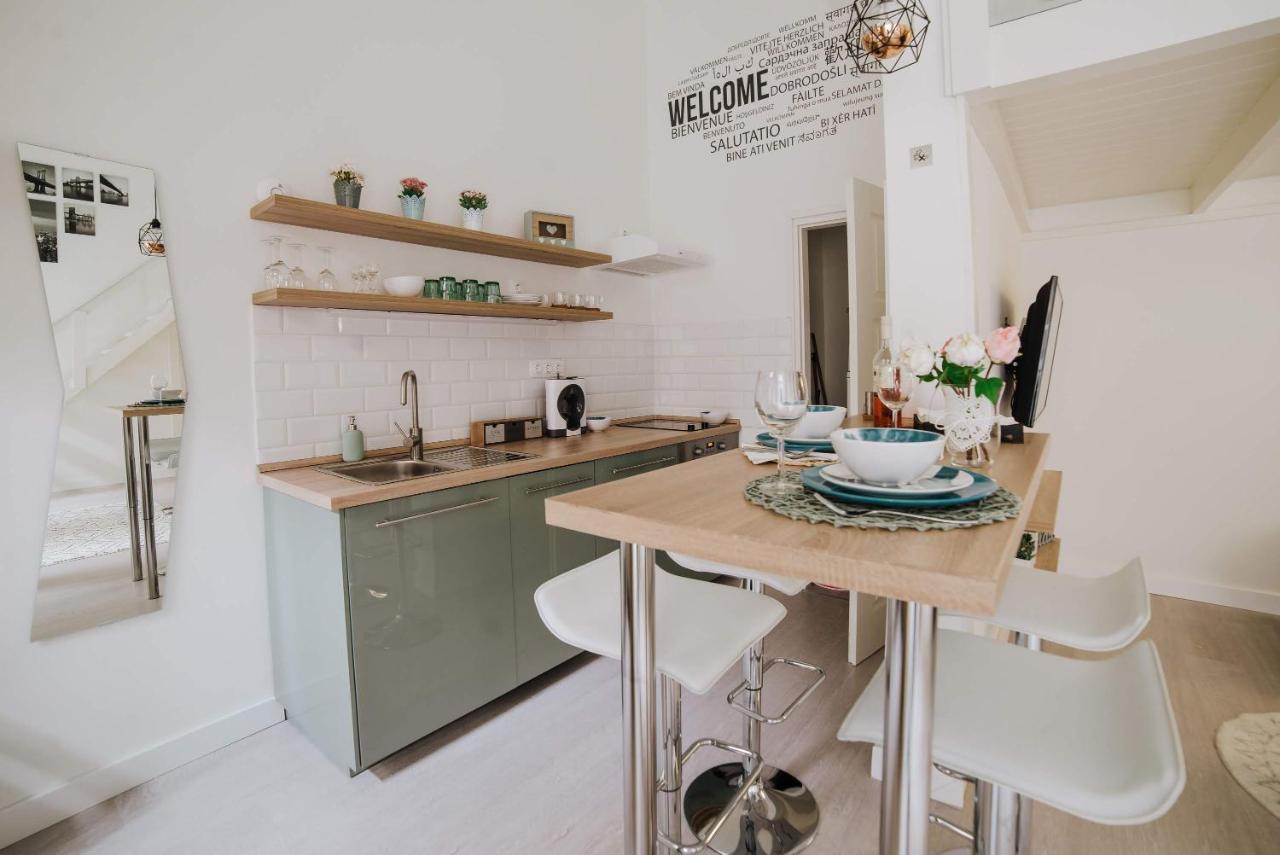 Comfy Apartment At New York Cafe With Aircon Budapest Luaran gambar