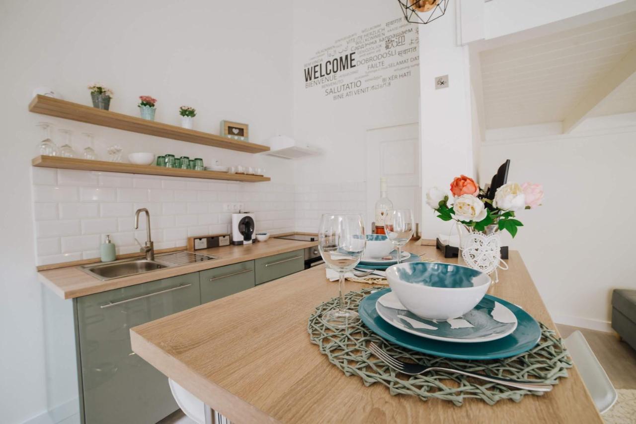 Comfy Apartment At New York Cafe With Aircon Budapest Luaran gambar