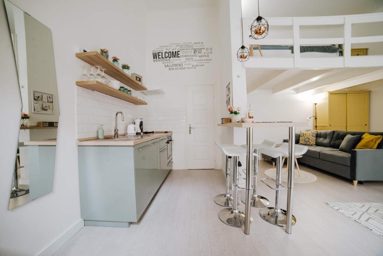 Comfy Apartment At New York Cafe With Aircon Budapest Luaran gambar