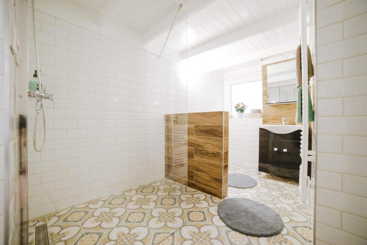Comfy Apartment At New York Cafe With Aircon Budapest Luaran gambar