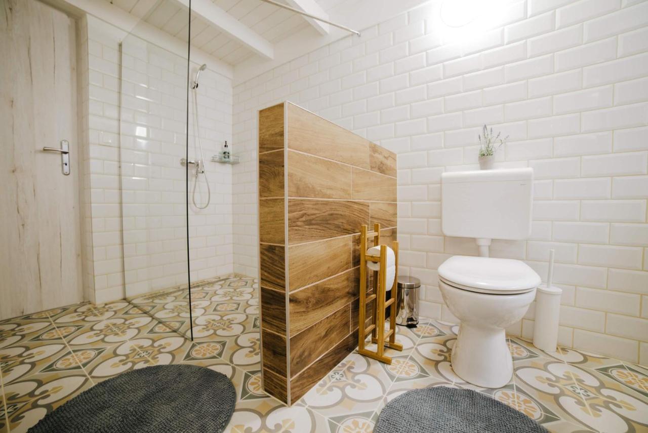 Comfy Apartment At New York Cafe With Aircon Budapest Luaran gambar