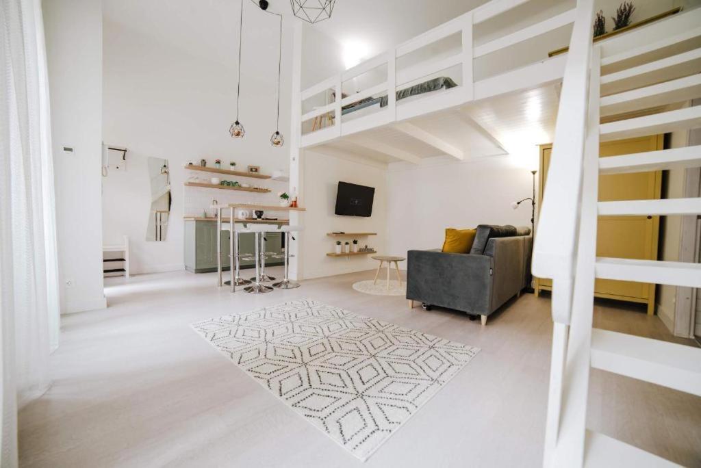 Comfy Apartment At New York Cafe With Aircon Budapest Luaran gambar